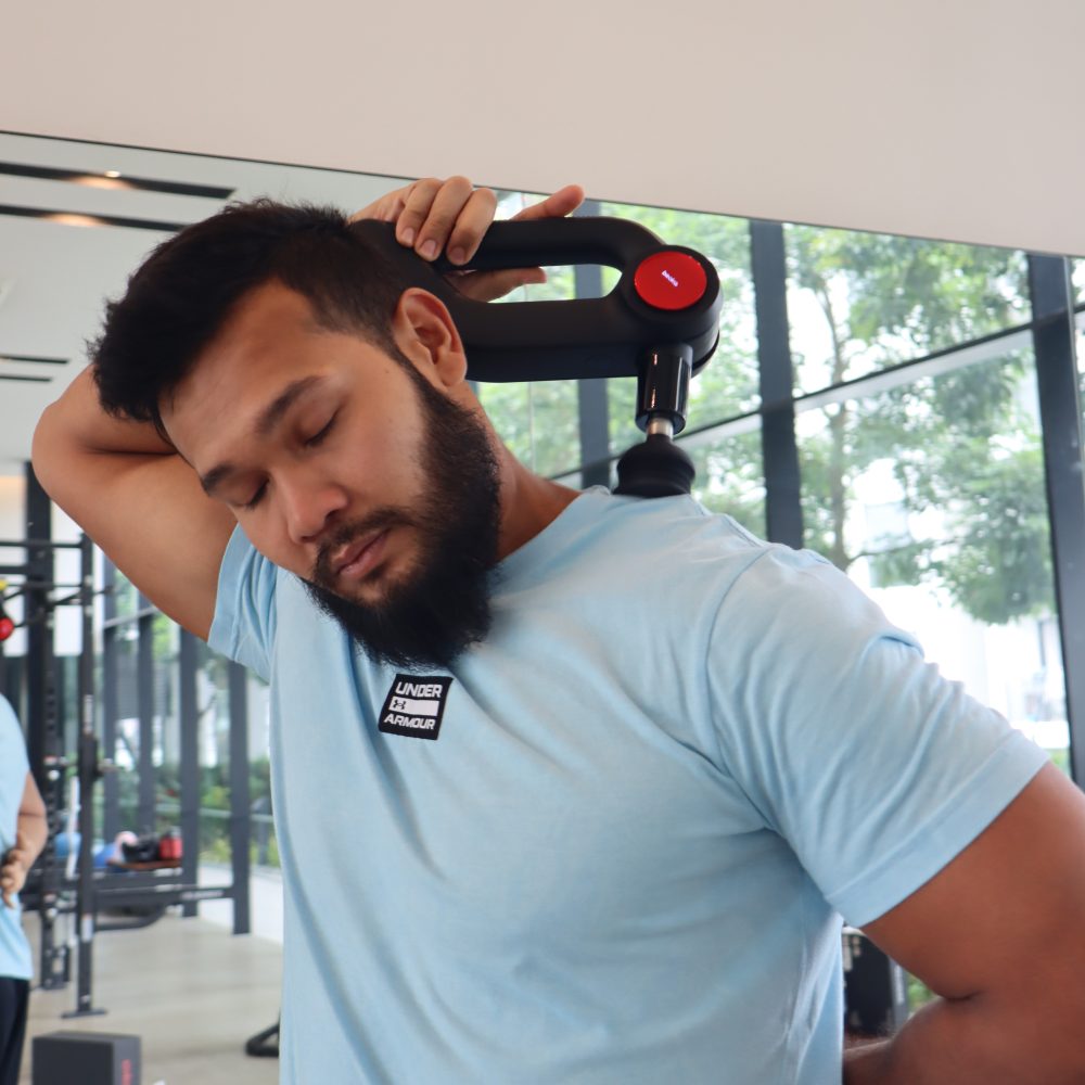 Man Take Relief in Gym with D5 PRO Massage Gun