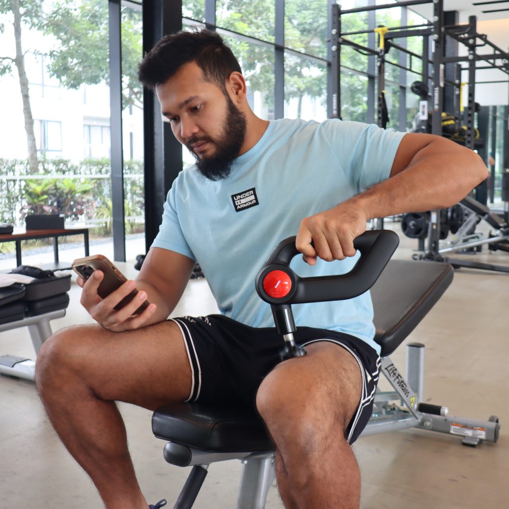 Man in Gym with D5 PRO Massage Gun