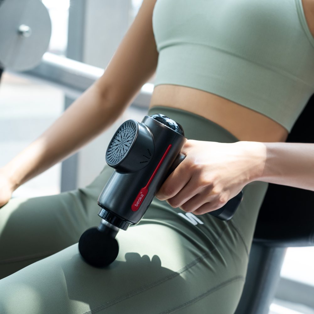Thies massage Girl in Gym with M2 PRO Deep Tissue Massage Gun